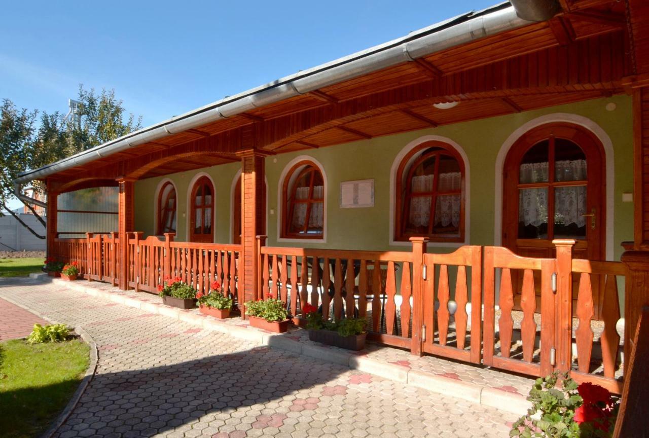 Apartman Pri Zamocku Бешеньова Екстер'єр фото